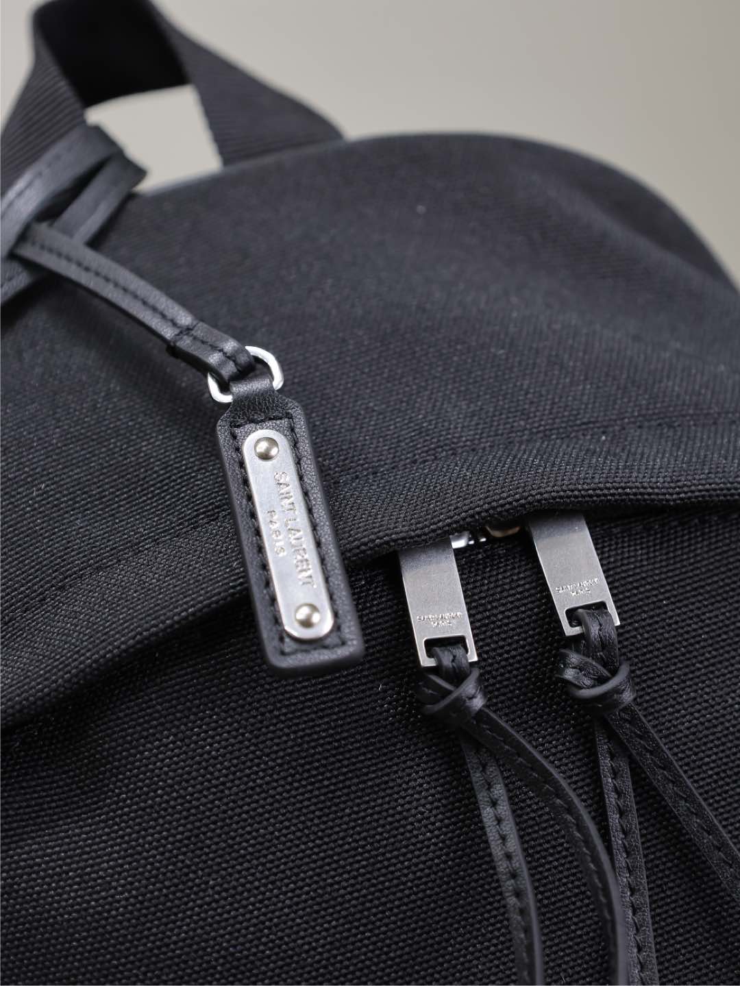 CITY-RUCKSACK 35 AUS SCHWARZEM CANVAS