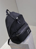 CITY-RUCKSACK 38 AUS SCHWARZEM CANVAS MIT WEISSEM GESTICKTEM LOGO