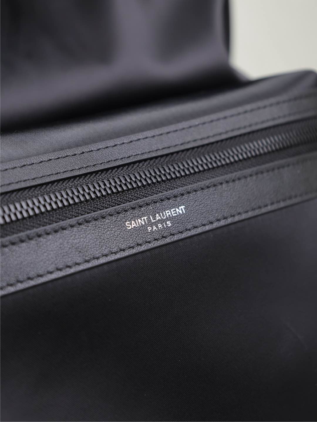 CITY-RUCKSACK 38 IN SCHWARZER SEIDE