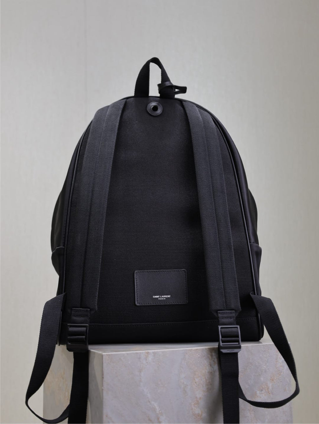 CITY-RUCKSACK 38 IN SCHWARZER SEIDE