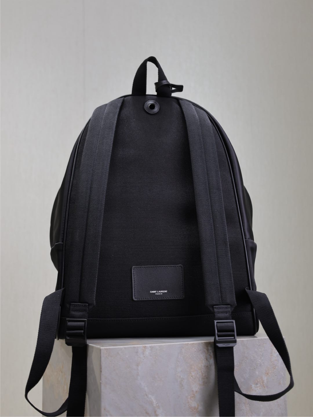 CITY-RUCKSACK 38 IN SCHWARZER SEIDE