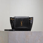 MINI NOLITA TASCHE 18 IN SCHWARZEM LAMMLEDER MIT KUPFERBESCHLÄGEN