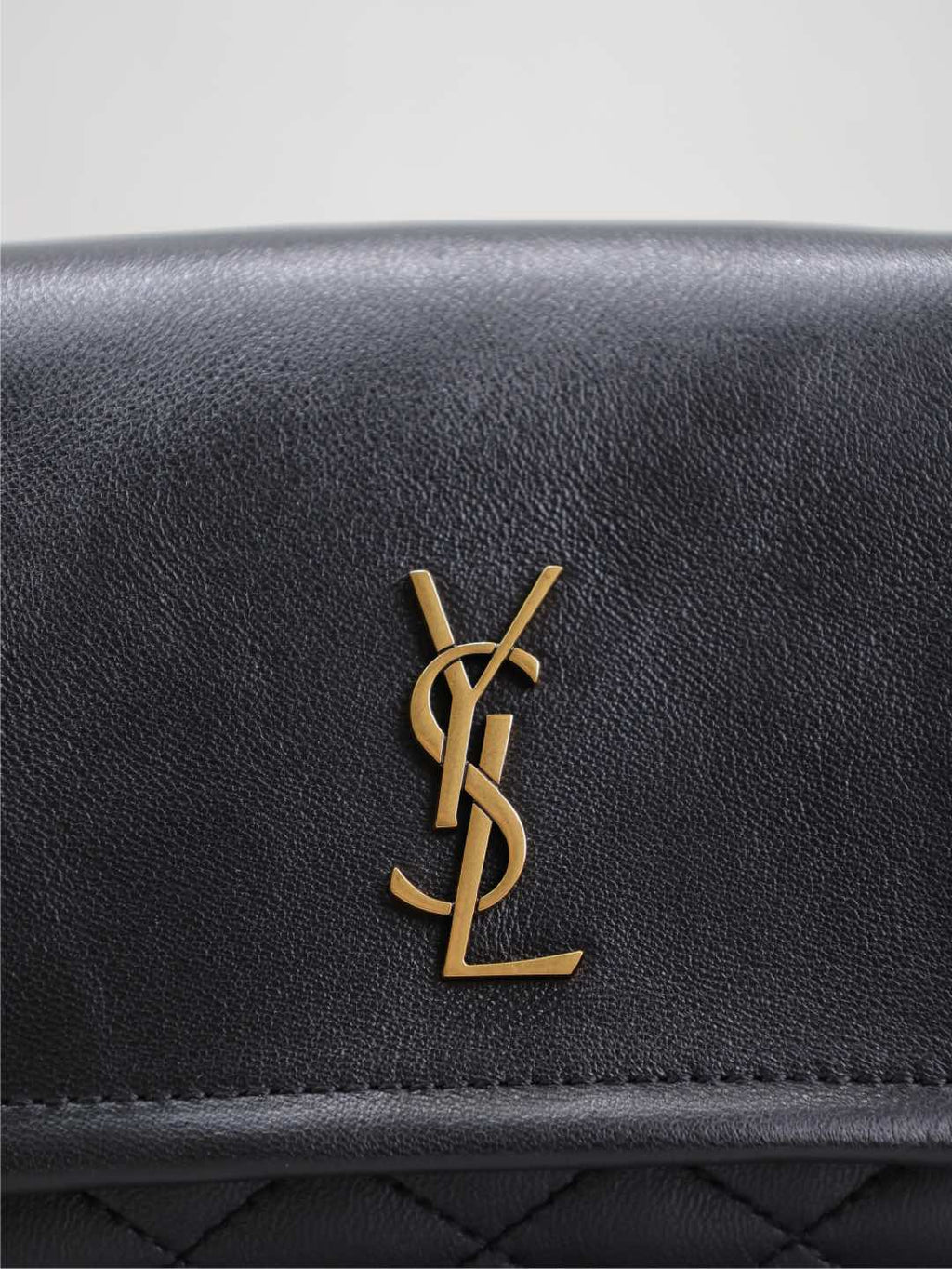 MINI NOLITA TASCHE 18 IN SCHWARZEM LAMMLEDER MIT KUPFERBESCHLÄGEN