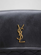 MINI NOLITA TASCHE 18 IN SCHWARZEM LAMMLEDER MIT KUPFERBESCHLÄGEN