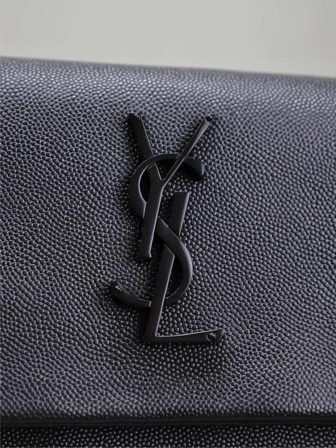 WEST HOLLYWOOD TASCHE 28 IN SCHWARZES KALBSLEDER SCHWARZE BESCHLÄGE