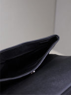 WEST HOLLYWOOD TASCHE 28 IN SCHWARZES KALBSLEDER SCHWARZE BESCHLÄGE