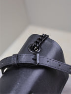 WEST HOLLYWOOD KLEINE TASCHE 24 IN SCHWARZES KALBSLEDER SCHWARZE BESCHLÄGE