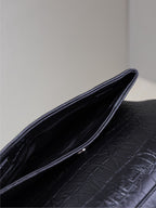 WEST HOLLYWOOD TASCHE 28 IN SCHWARZES KROKODIL-STRUKTURIERTES KALBSLEDER SILBERNE BESCHLÄGE