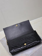 KATE 99 MITTLERE TASCHE 26 IN SCHWARZEM KROKODILGEPRÄGTES KALBSLEDER MIT KUPFERBESCHLÄGEN