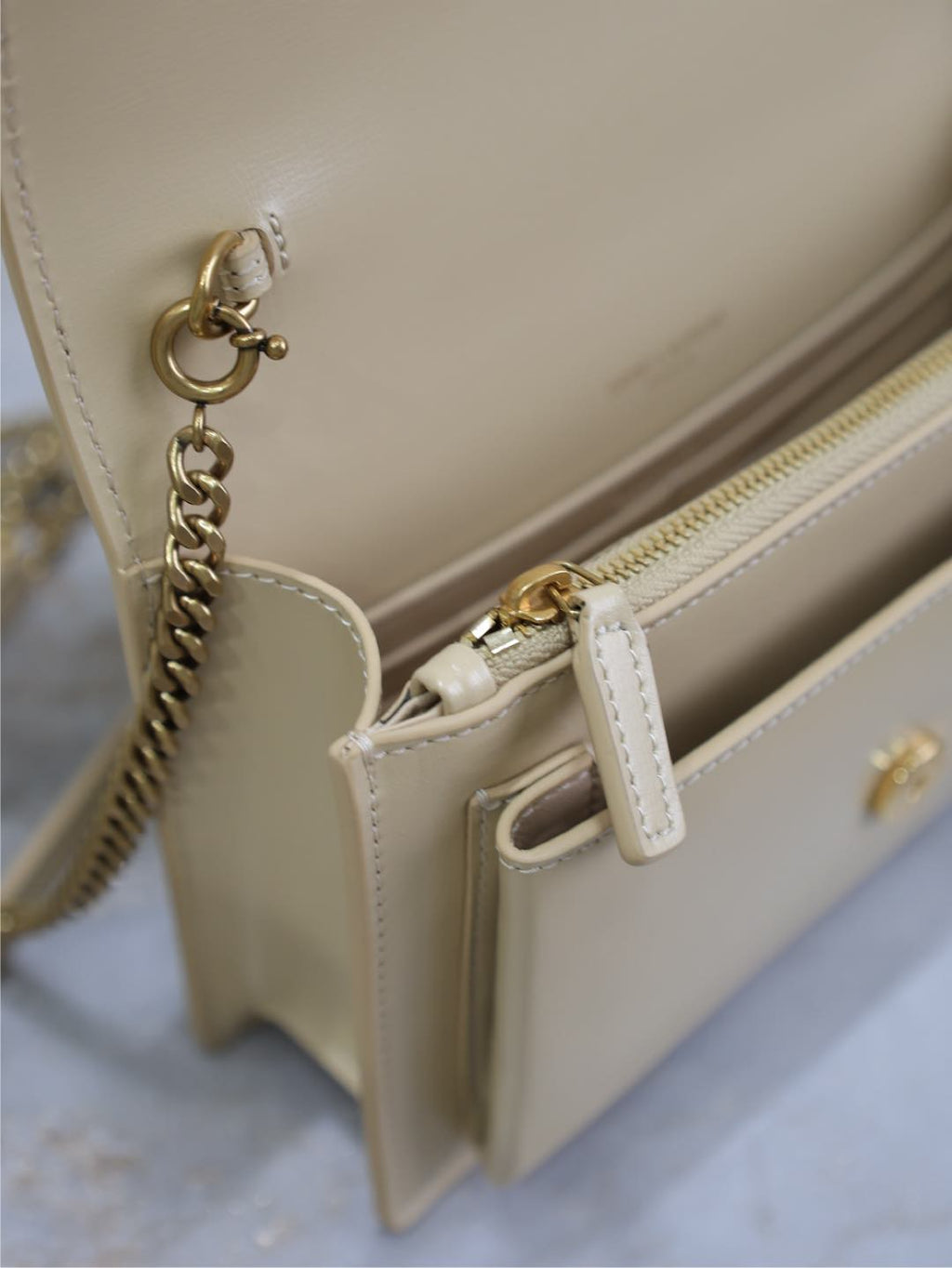 SUNSET KLEINE TASCHE 19 IN BEIGE KALBSLEDER GOLDENE BESCHLÄGE