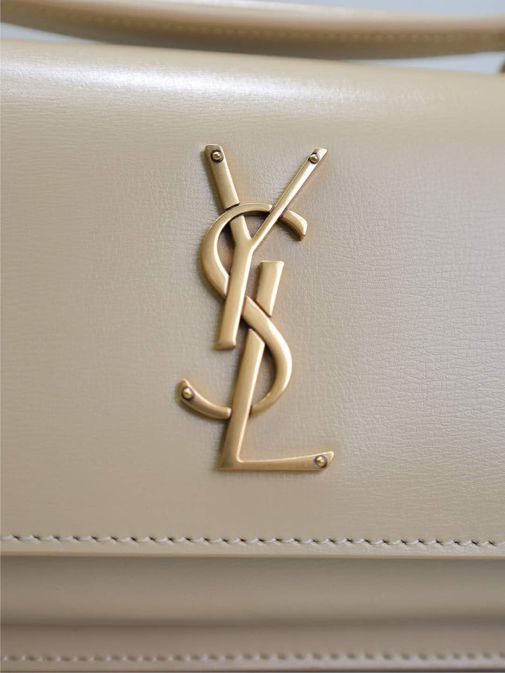 SUNSET KLEINE TASCHE 19 IN BEIGE KALBSLEDER GOLDENE BESCHLÄGE