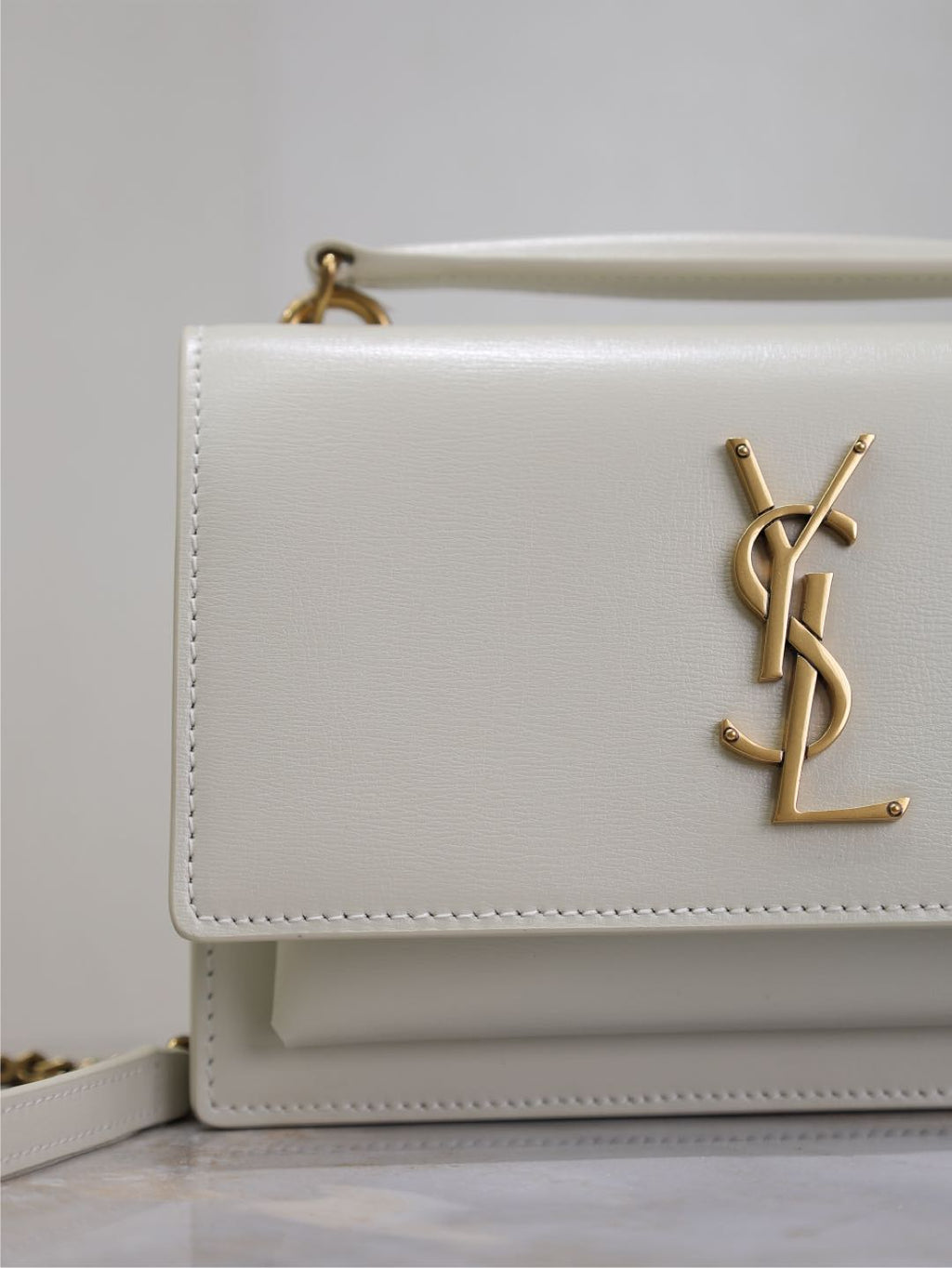 SUNSET KLEINE TASCHE 19 IN WEISSEM KALBSLEDER GOLDENE BESCHLÄGE