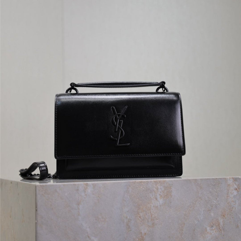 SUNSET KLEINE TASCHE 19 IN SCHWARZEM KALBSLEDER SCHWARZE BESCHLÄGE