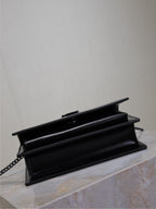 SUNSET KLEINE TASCHE 19 IN SCHWARZEM KALBSLEDER SCHWARZE BESCHLÄGE