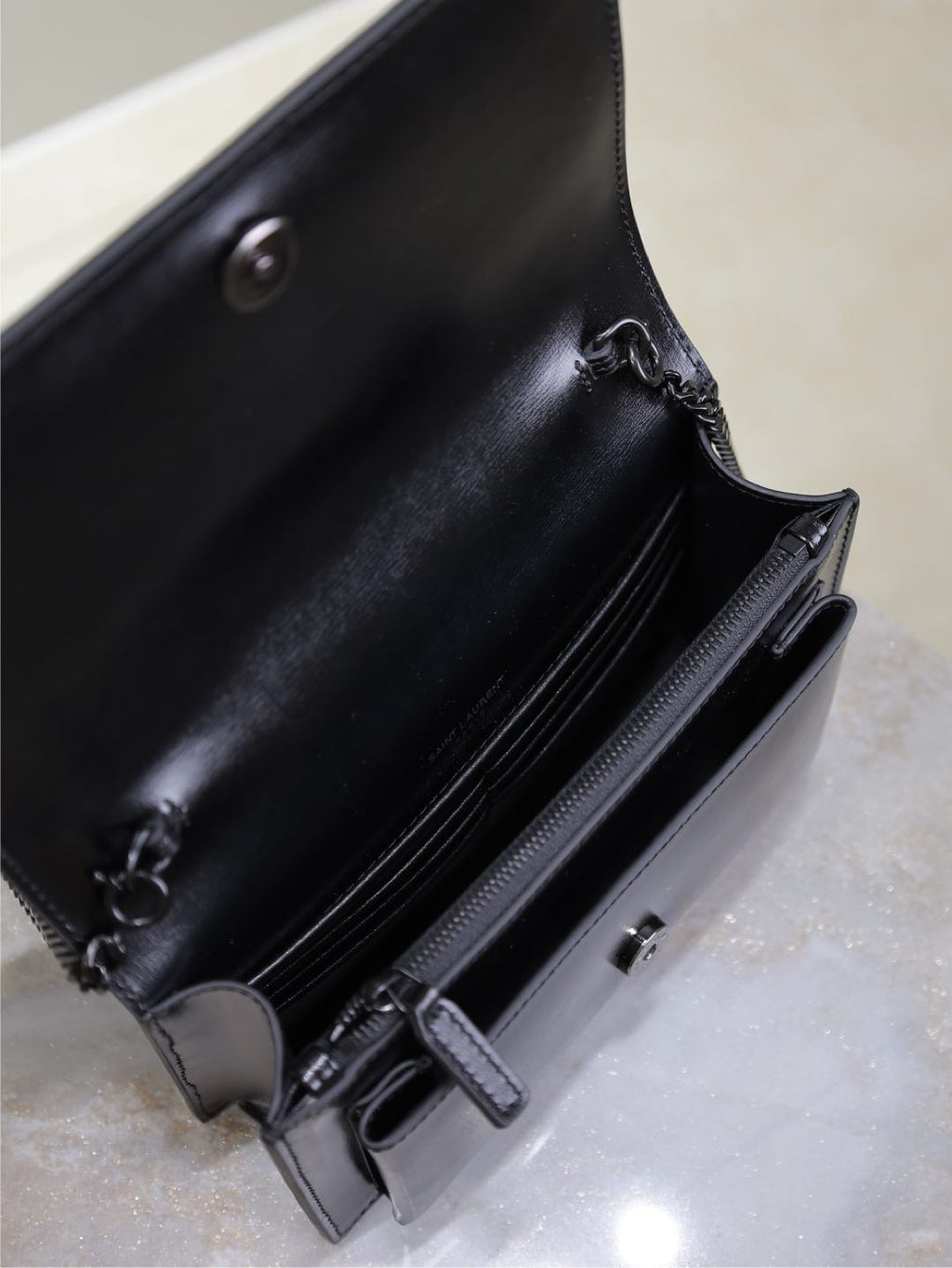 SUNSET KLEINE TASCHE 19 IN SCHWARZEM KALBSLEDER SCHWARZE BESCHLÄGE