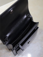 SUNSET KLEINE TASCHE 19 IN SCHWARZEM KALBSLEDER SCHWARZE BESCHLÄGE