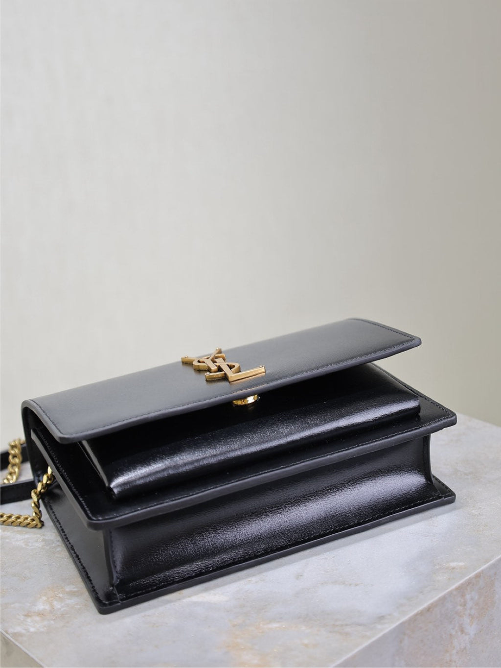 SUNSET KLEINE TASCHE 19 IN SCHWARZEM KALBSLEDER KUPFERBESCHLÄGE