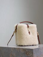 LE 37 MINI-BUCKET-BAG 15 IN CREME LAMMFUTTER UND BRAUNER LEDERBESATZ