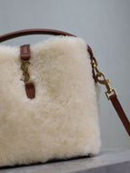LE 37 MINI-BUCKET-BAG 15 IN CREME LAMMFUTTER UND BRAUNER LEDERBESATZ
