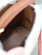 LE 37 MINI-BUCKET-BAG 15 IN CREME LAMMFUTTER UND BRAUNER LEDERBESATZ