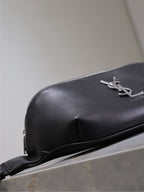 Klassische Umhängetasche, 25 Zoll, aus schwarzem Lammleder mit silbernem Logo