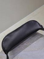 Klassische Umhängetasche, 25 Zoll, aus schwarzem Lammleder mit silbernem Logo