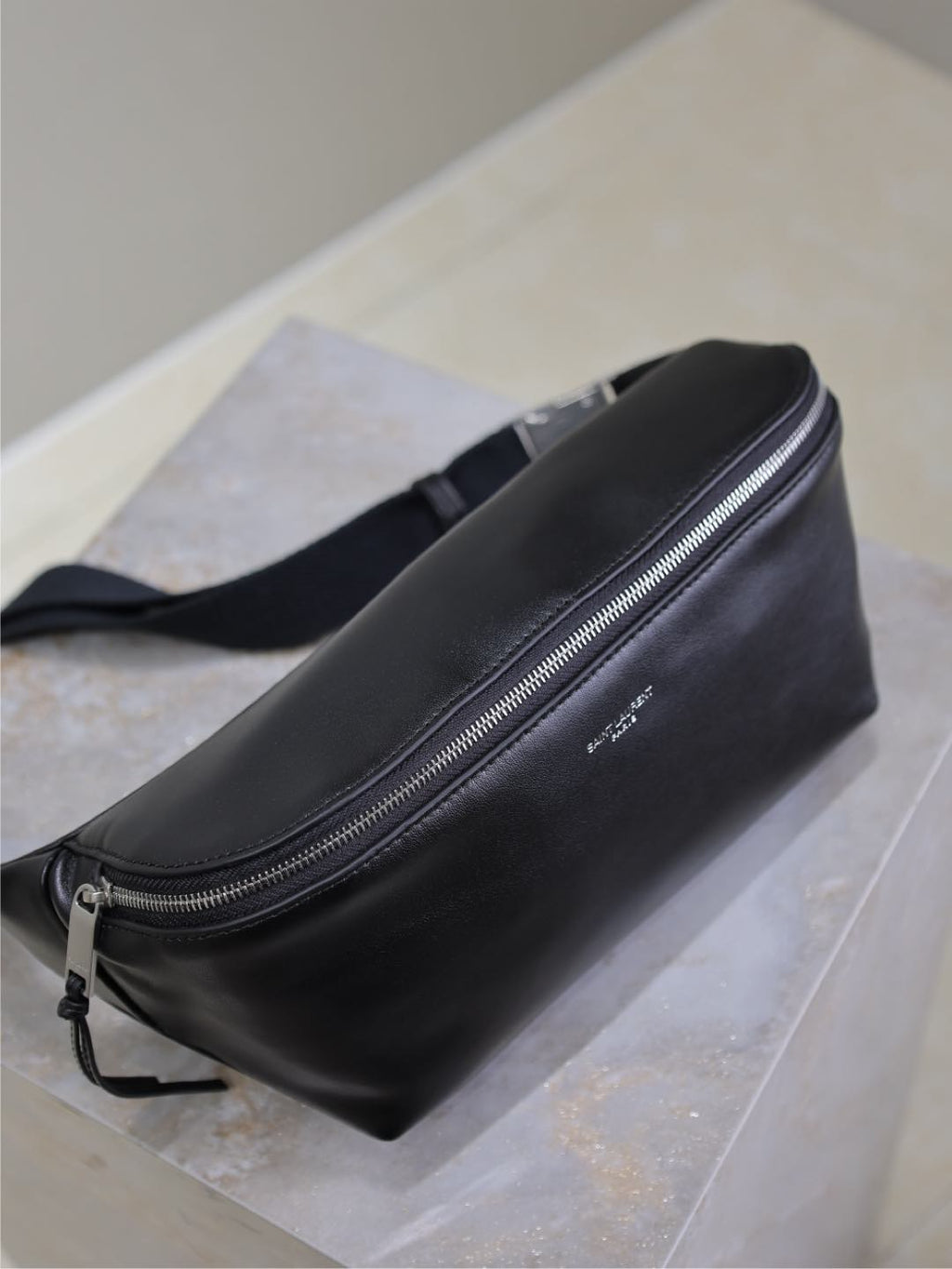 Klassische Umhängetasche 26 Zoll in schwarzem Lammleder