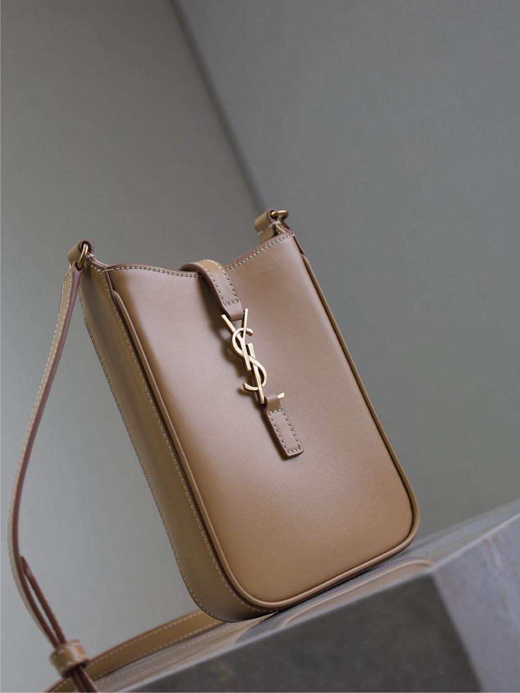 LE 5 À 7 HANDYTASCHE 18 IN CIDERBRAUN KALBSLEDER