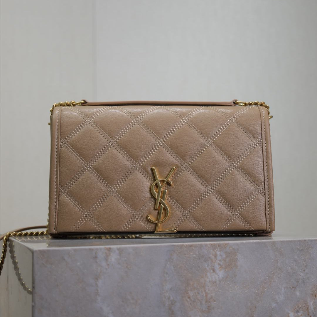 BECKY 22 IN MITTELBRAUN GESTEPPTES LAMMLEDER GOLDENE BESCHLÄGE