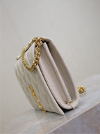 BECKY 22 IN WEISS GESTEPPTES LAMMLEDER GOLDENE BESCHLÄGE