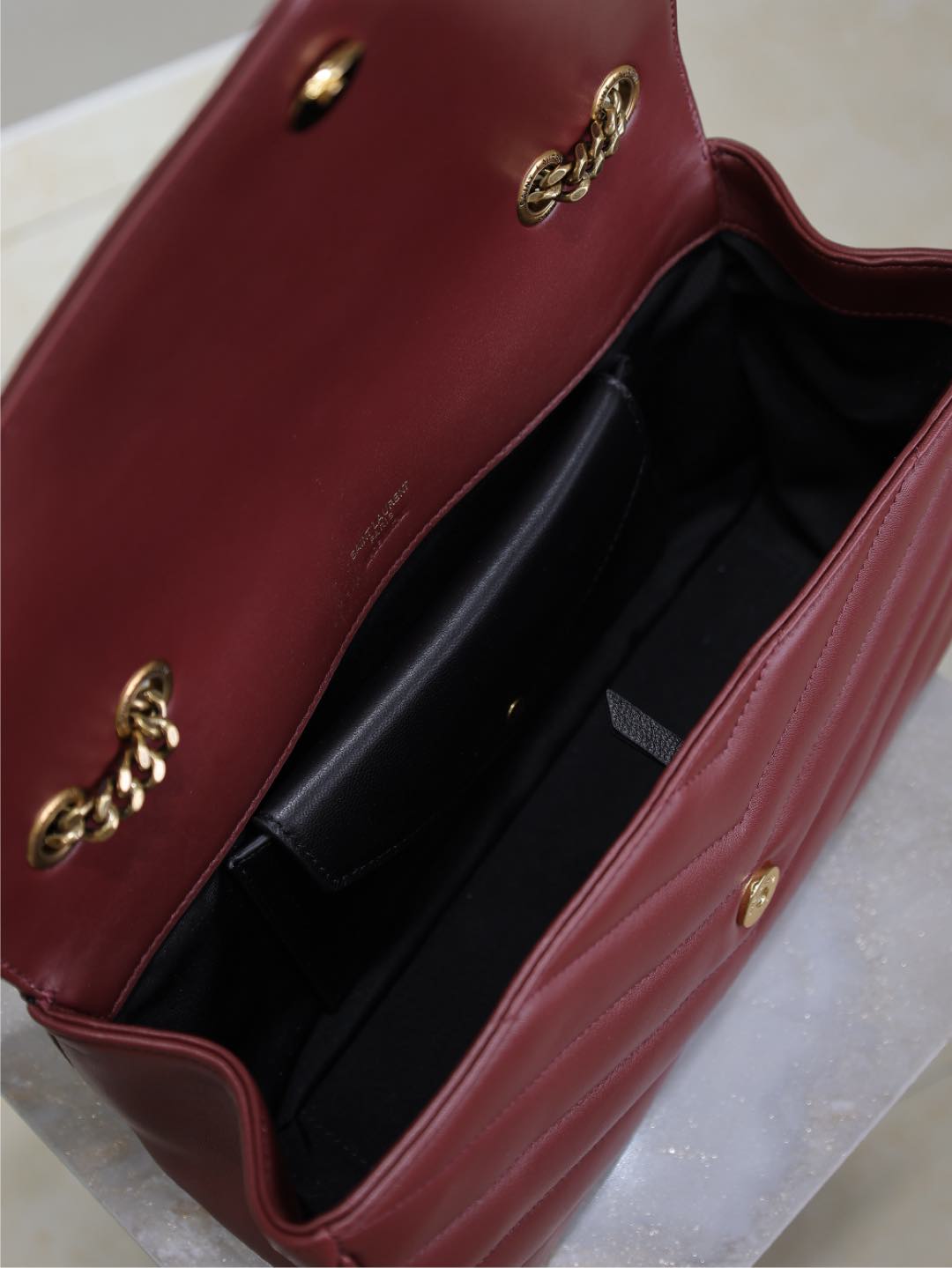 LOULOU MEDIUM 29 IN BURGUNDERROT SCHAFSLEDER GOLDENE BESCHLÄGE