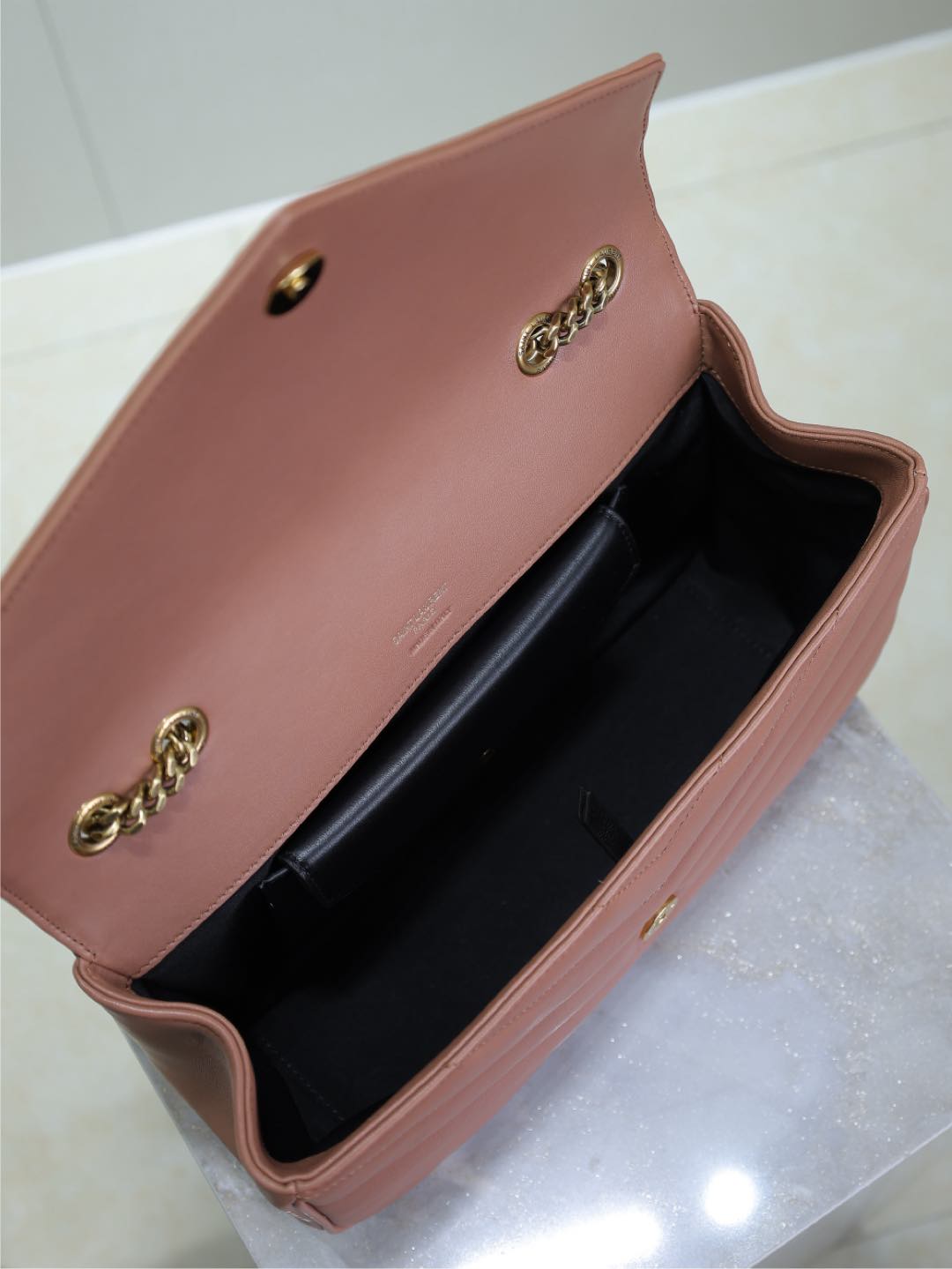 LOULOU MEDIUM 29 IN LACHSROSA SCHAFFEL GOLDENE BESCHLÄGE