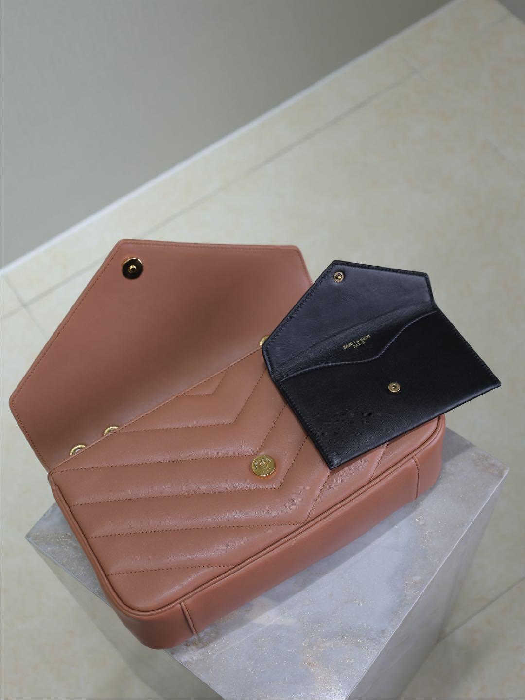 LOULOU MEDIUM 29 IN LACHSROSA SCHAFFEL GOLDENE BESCHLÄGE