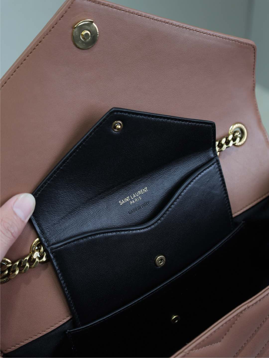 LOULOU MEDIUM 29 IN LACHSROSA SCHAFFEL GOLDENE BESCHLÄGE