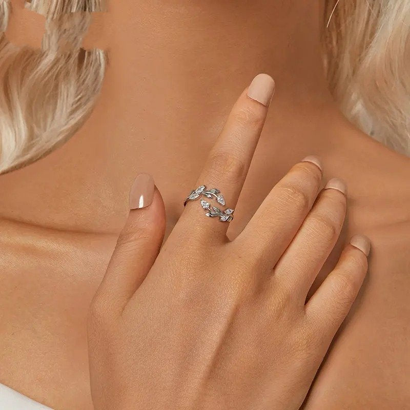 シンプルなリーフの調節可能なリング ラッキーリーフステートメント