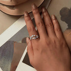 Einfacher, verstellbarer Blattring mit Glücksblatt-Motiv