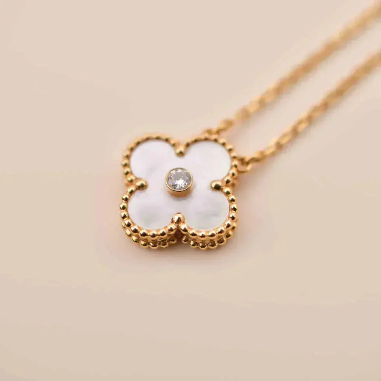 ¡®Jewelicorn¡¯CLOVER 15MM DIAMOND WHITE FRITILLARIA NECKLACE