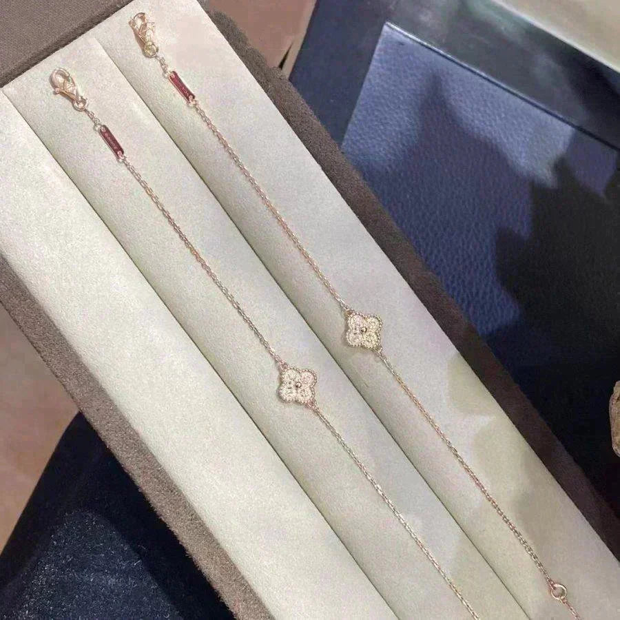 ®ジュエリコーン®クローバーシングルフラワーブレスレット