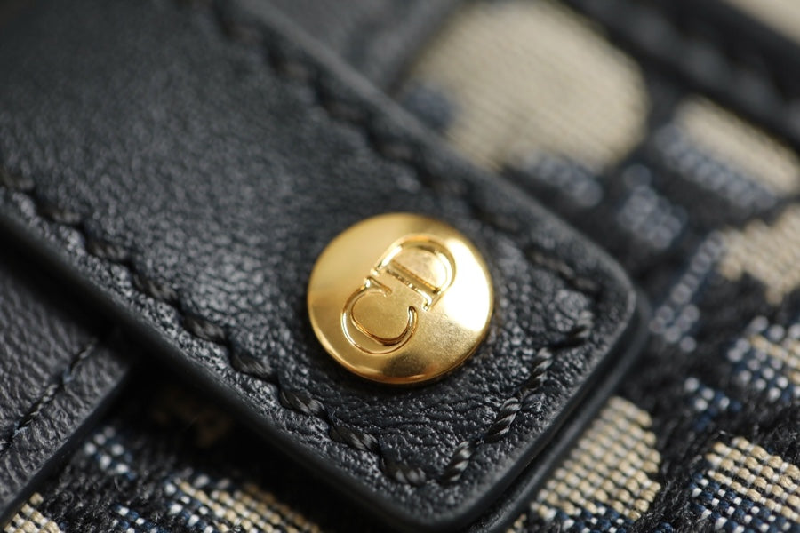 30 MONTAIGNE 19CM BLAU SCHRÄGSTICKEREI