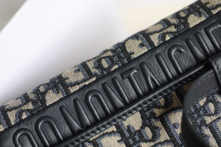 30 MONTAIGNE 19CM BLAU SCHRÄGSTICKEREI