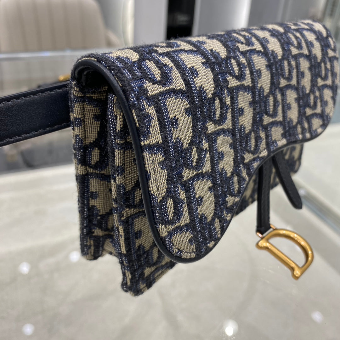 CD-Sattel 17 cm Gürteltasche Blau Schrägstickerei