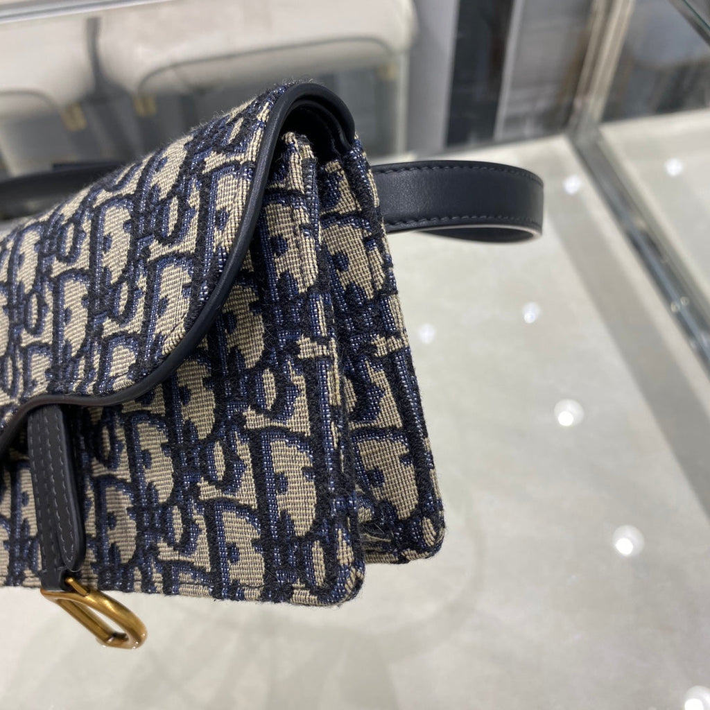 CD-Sattel 17 cm Gürteltasche Blau Schrägstickerei