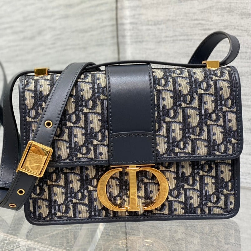 30 MONTAIGNE 24CM BLAU SCHRÄGSTICKEREI