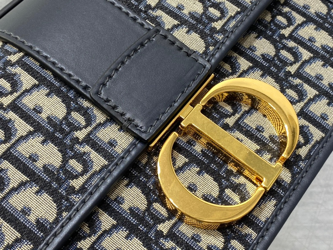 30 MONTAIGNE 24CM BLAU SCHRÄGSTICKEREI