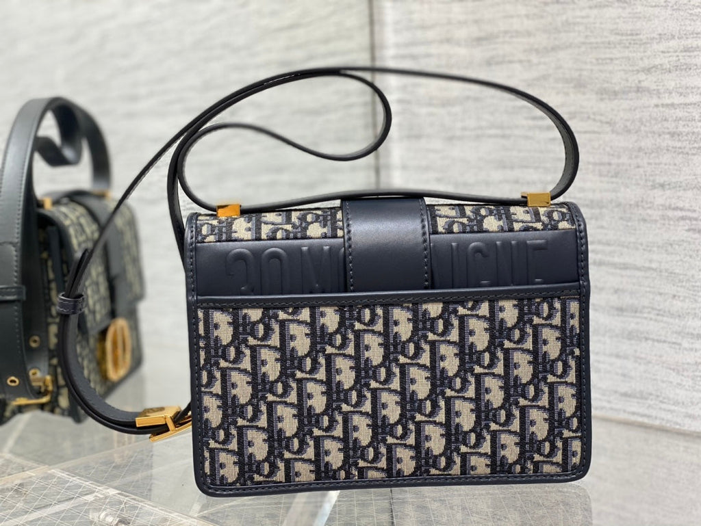 30 MONTAIGNE 24CM BLAU SCHRÄGSTICKEREI