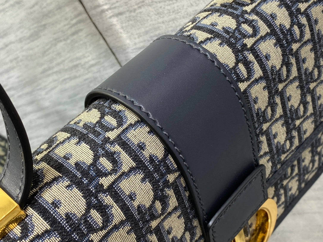 30 MONTAIGNE 24CM BLAU SCHRÄGSTICKEREI