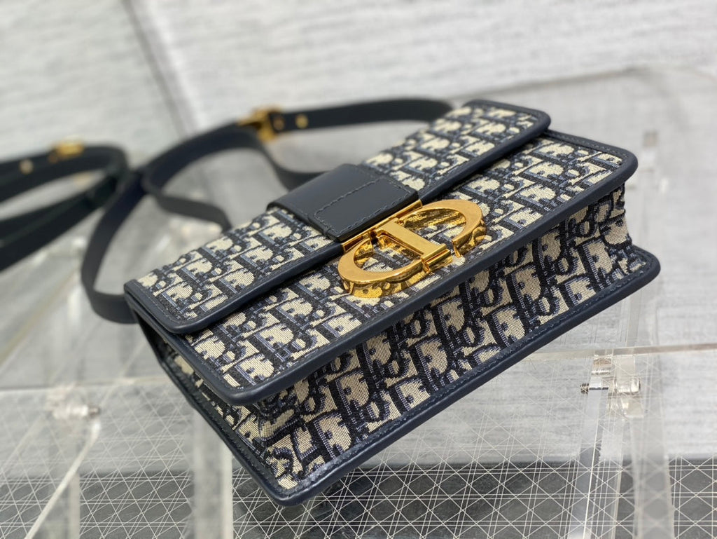 30 MONTAIGNE 24CM BLAU SCHRÄGSTICKEREI