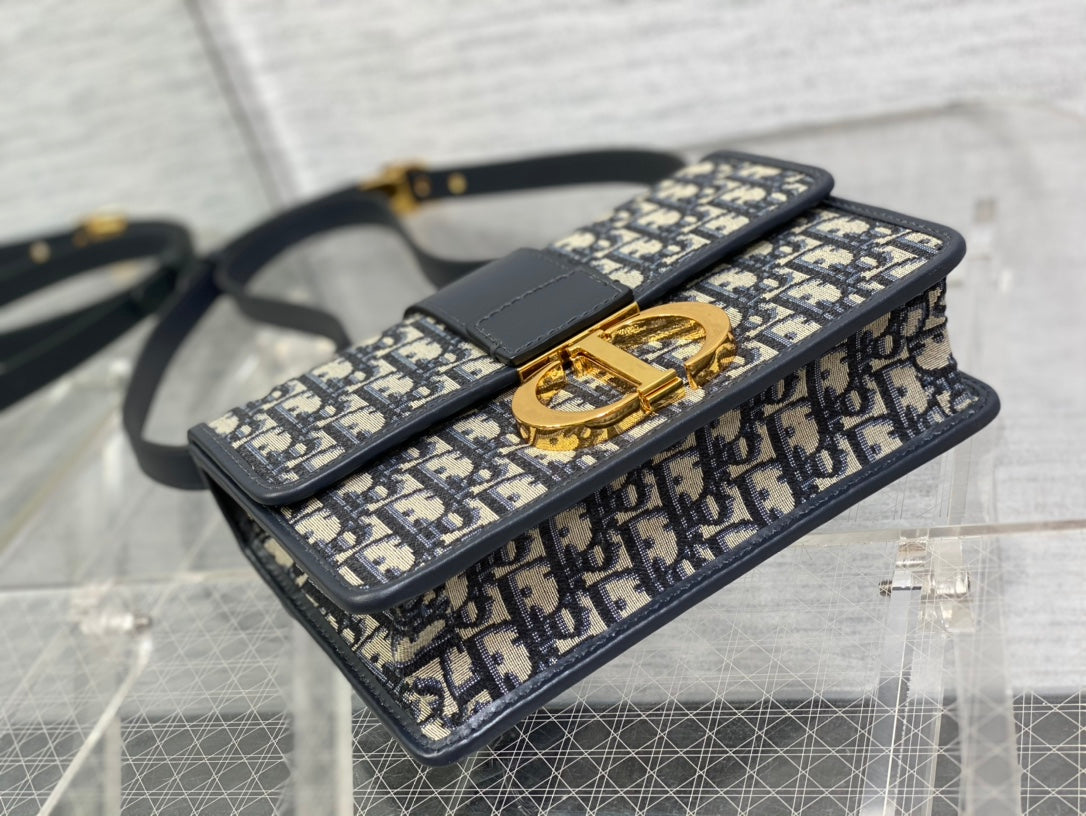 30 MONTAIGNE 24CM BLAU SCHRÄGSTICKEREI