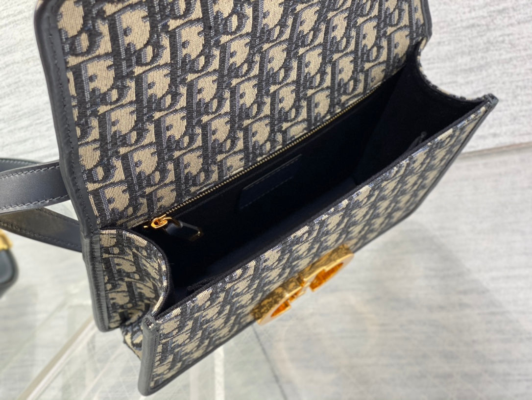 30 MONTAIGNE 24CM BLAU SCHRÄGSTICKEREI