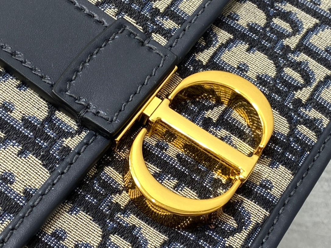 30 MONTAIGNE 21CM BLAU SCHIEFE STICKEREI